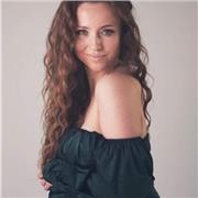 Vocal tutor who teaches opera, jazz, rock and pop, let's sing together in 6 languages